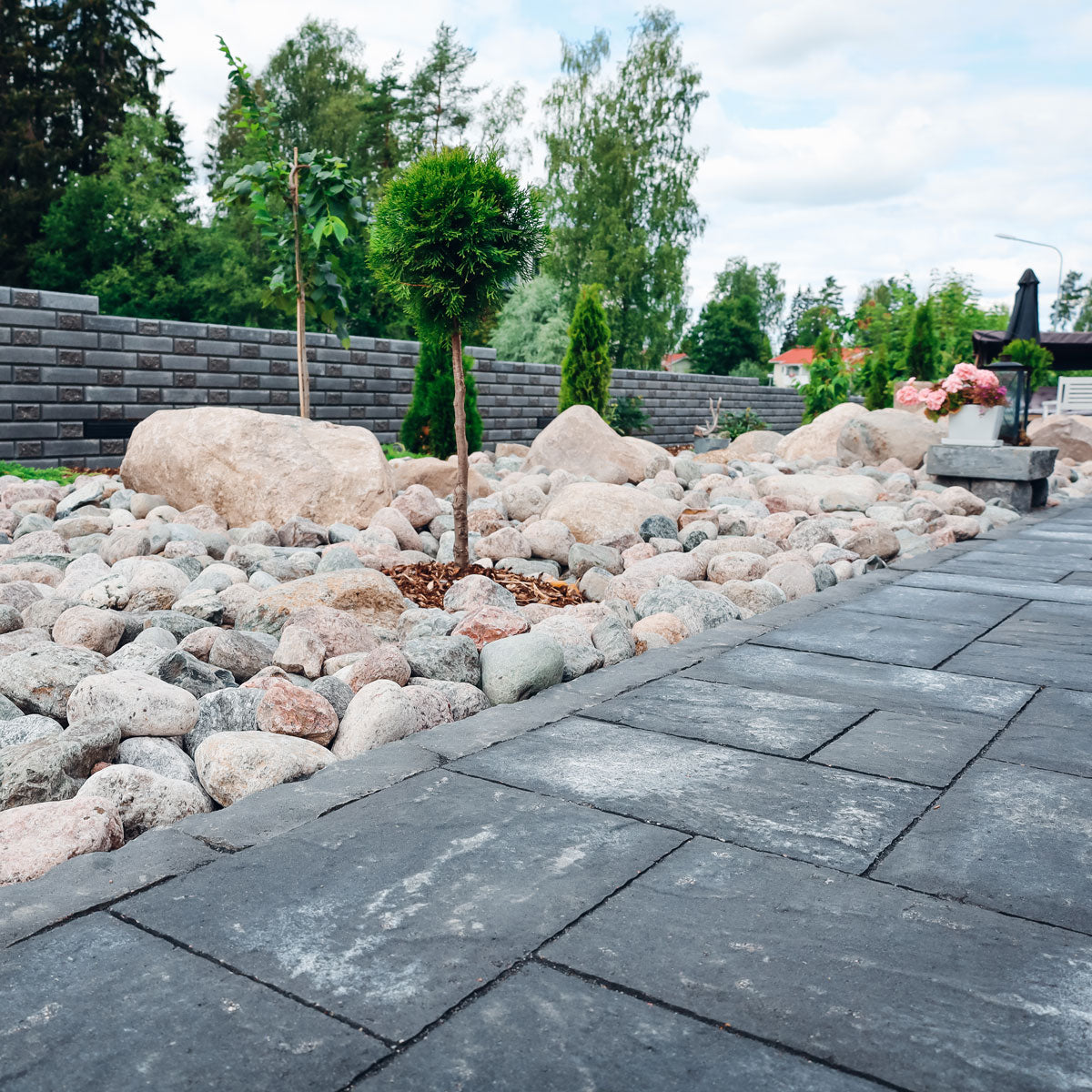 Loimureunakivi musta