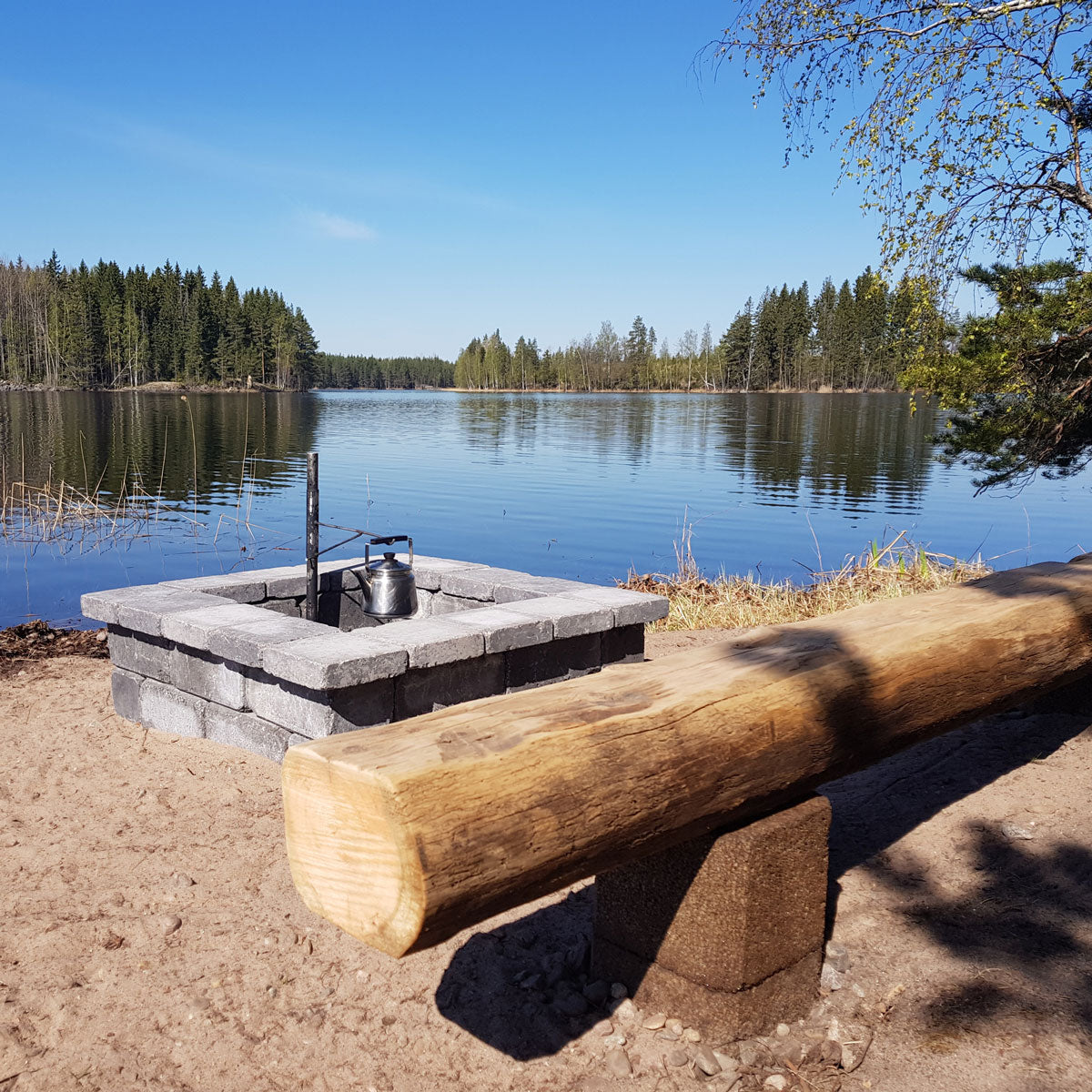 Antiikkinuotiopaikka Roihu harmaa